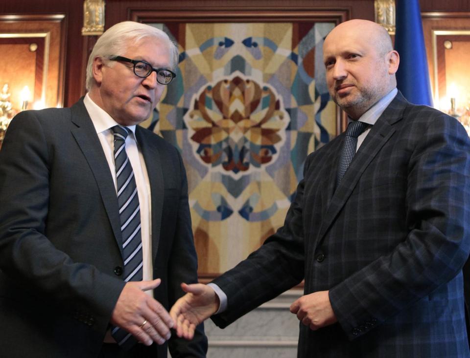 German Foreign Minister Frank-Walter Steinmeier, left, shakes hands with acting Ukrainian President Oleksandr Turchynov during a meeting in Kiev, Ukraine, Tuesday, May 13, 2014. Steinmeier flew to Ukraine to help start talks between the Ukrainian government and its foes following the declaration of independence by two eastern regions. (AP Photo/Sergei Chuzavkov)