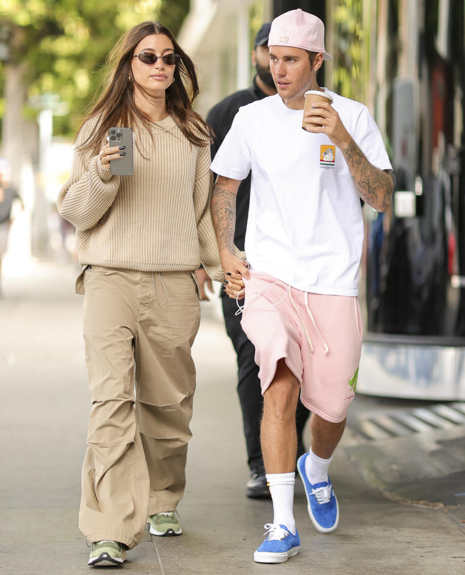 <p>Hailey Baldwin and Justin Bieber take a walk in Los Angeles on Sept. 30. </p>