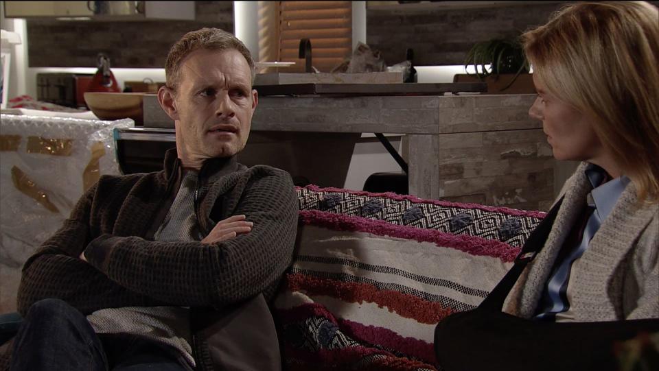 Friday, October 26: Leanne suggests that Nick should stick around to make things right