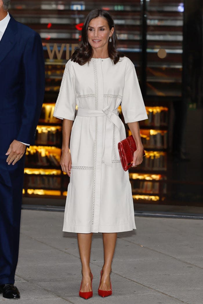 Reina Letizia Massimo Dutti vestido blanco