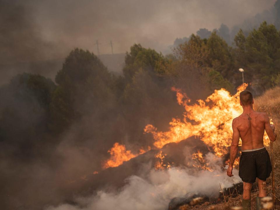 Neighbors collaborate in the work of extinction in a forest fire, on 17 July, 2022 seen from Sant Fruitos del Bages, Barcelona, Catalonia, Spain.