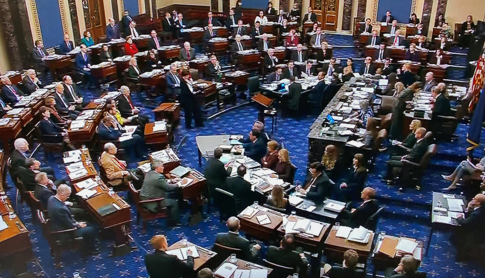 Noch hält sich der Hunger im Senat in Grenzen, wie hier auf diesem Videoausschnitt von den Anhörungen am Dienstag zu sehen ist. (Bild: U.S. Senate TV/Handout via Reuters)