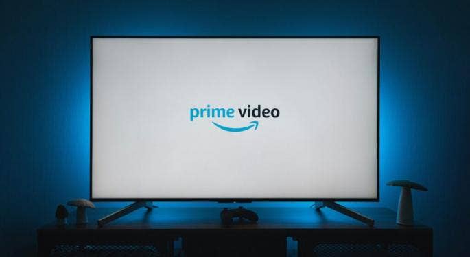 ¿Pagar más y ver menos? Suscriptores de Prime Video demandan a Amazon por inundar contenido “sin anuncios” con comerciales.