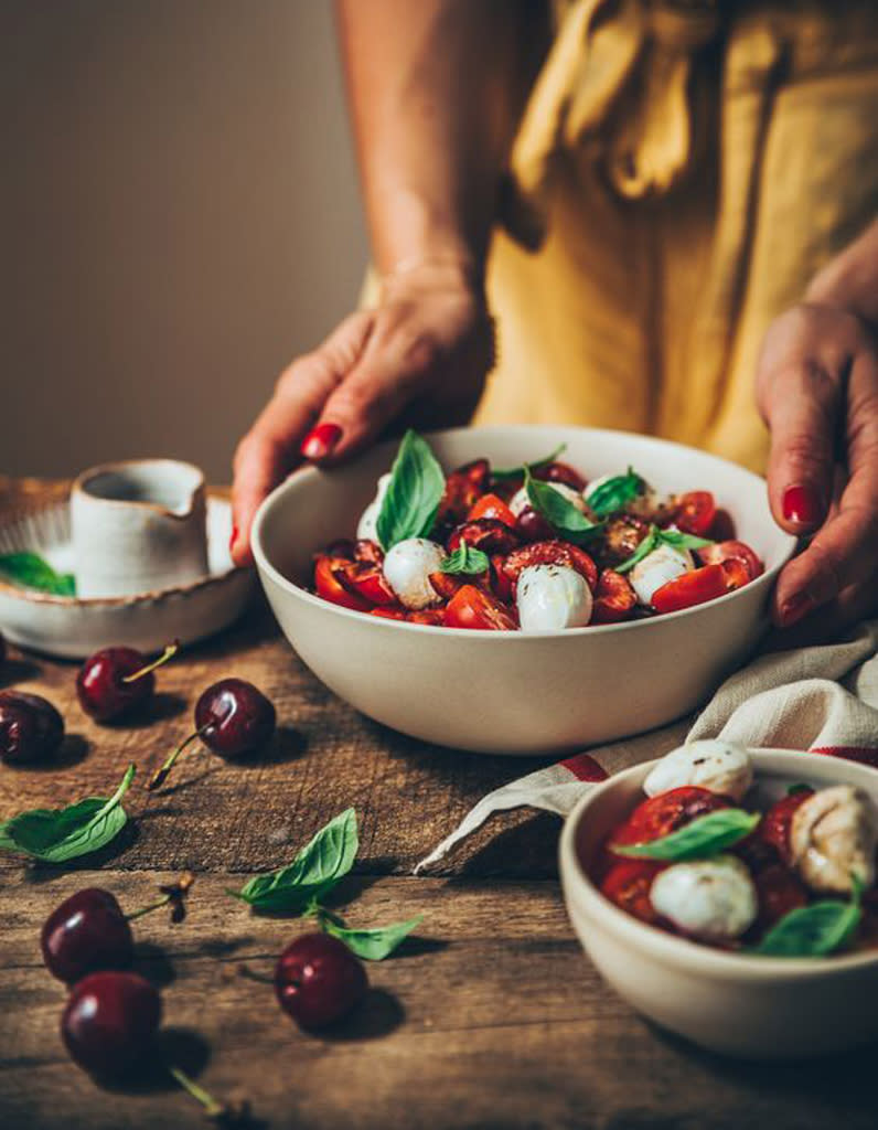 Salade caprese aux cerises