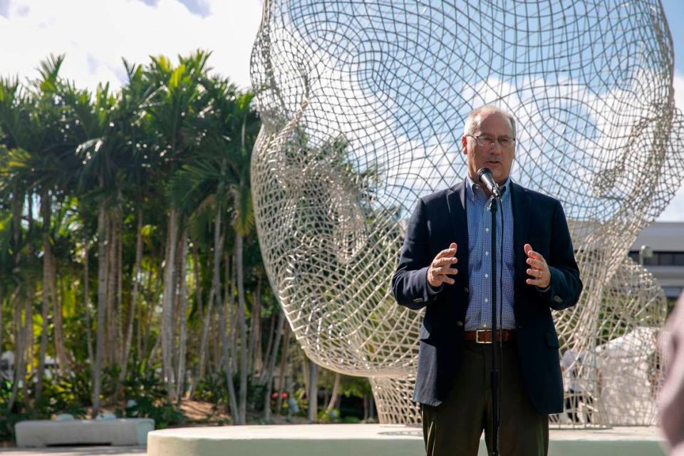 Miami Beach Mayor Dan Gelber at the unveiling of ‘Minna,’ a 16-foot tall steel mesh sculpture by Spanish artist Jaume Plensa that was donated by Norman Braman.