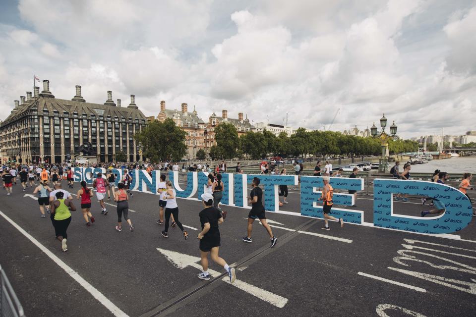 ASICS encourages people to Run United with the aim of showing that when people run together, amazing things happen – be that faster, further or just with a smile on their faces.