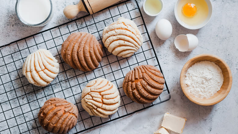 conchas on cooling rack