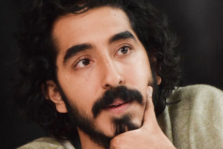 Dev Patel logró detener una escalada de violencia en un comercio