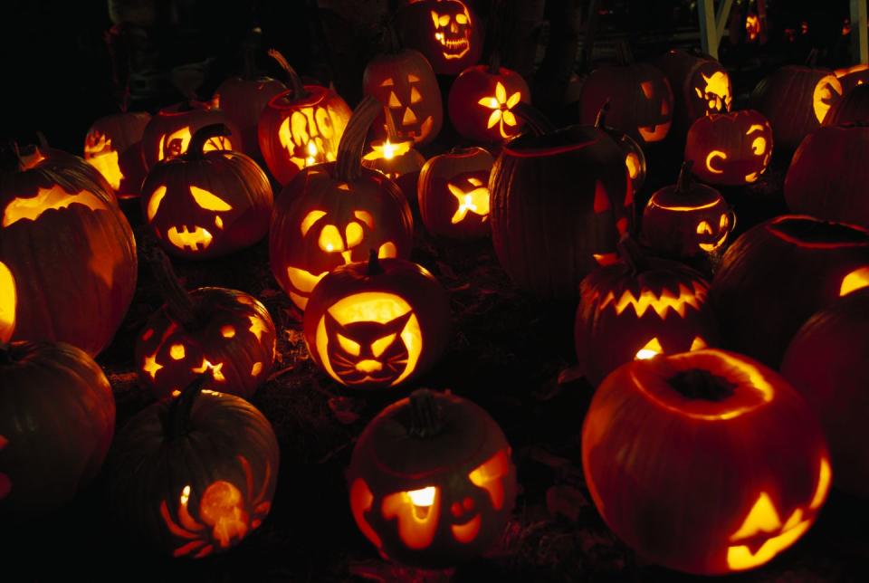 Question: What U.S. town holds the record for most lit Jack-o'-lanterns?