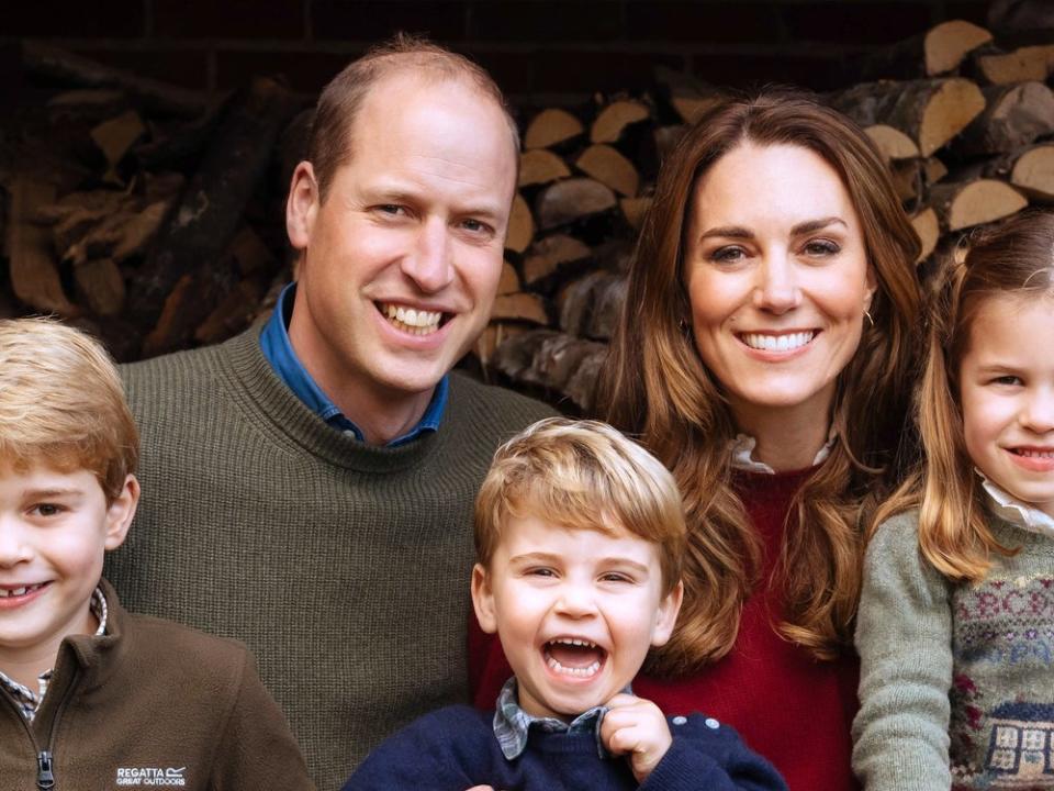 Die Cambridges: Prinz William und Herzogin Kate mit den Kindern George (l.), Louis und Charlotte. (Bild: ALPR/AdMedia/ImageCollect)