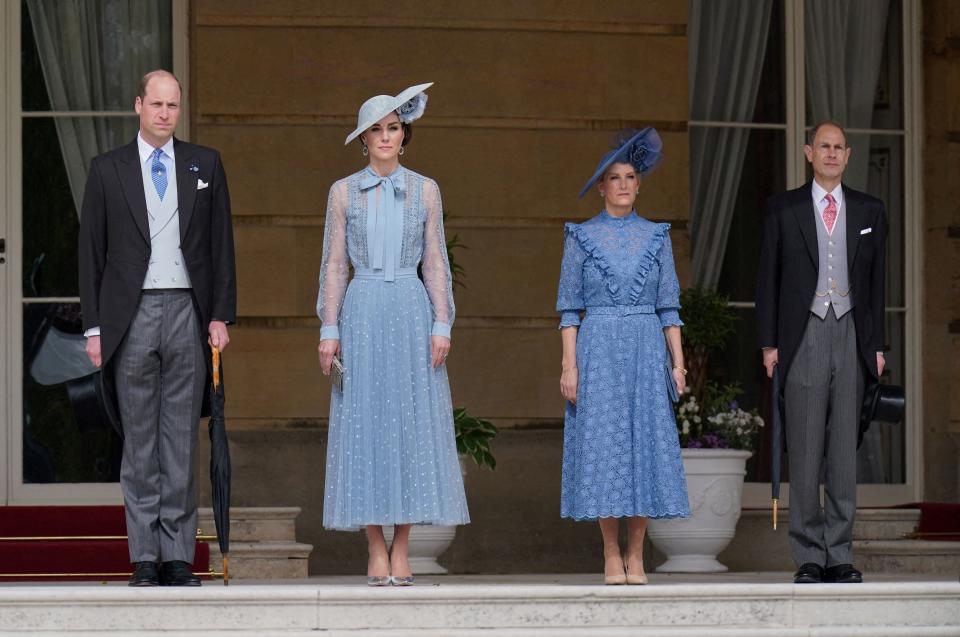 威廉王子（左起）、凱特王妃、蘇菲、愛德華王子一起出席皇家花園派對。（路透社）