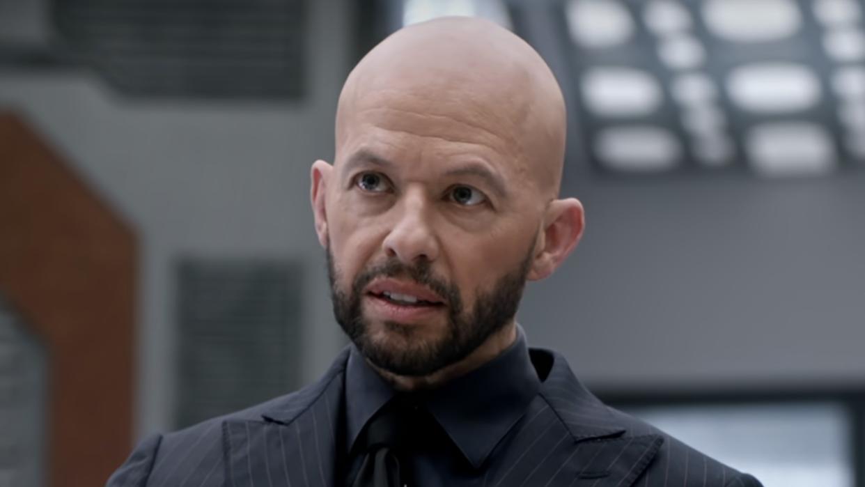  Jon Cryer's Lex Luthor looking at Batwoman on The Flash's Crisis on Infinite Earths. 