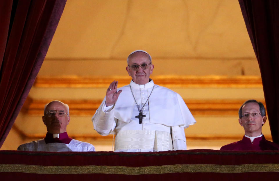 VATICAN CITY, VATICAN - MARCH 13: Newly elected Pope Francis I appears on the central balcony of St Peter's Basilica on March 13, 2013 in Vatican City, Vatican. Argentinian Cardinal Jorge Mario Bergoglio was elected as the 266th Pontiff and will lead the world's 1.2 billion Catholics. (Photo by Peter Macdiarmid/Getty Images)