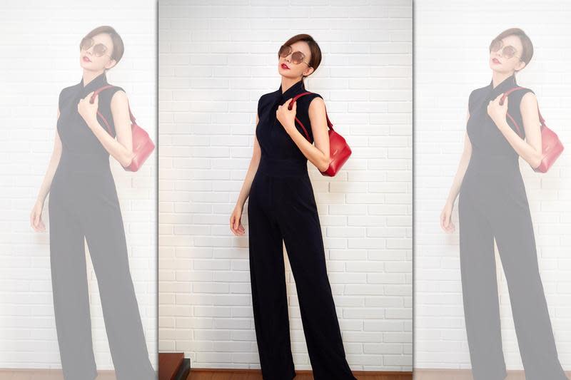 林志玲以一身Giorgio Armani黑色連身褲裝，搭配烈焰紅的La Prima包，以色彩反差視覺帶出強烈的個人風格。La Prima烈焰紅手袋 SMALL／NT$ 69,800（Giorgio Armani提供）