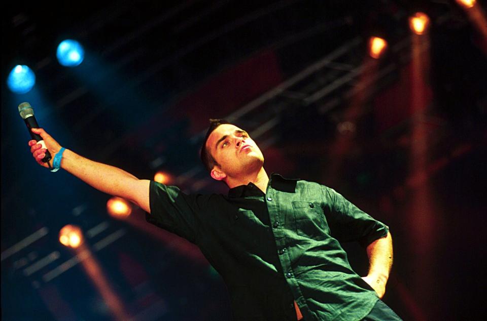 Glastonbury Festival, Britain - 1998, Robbie Williams (Photo by Brian Rasic/Getty Images)