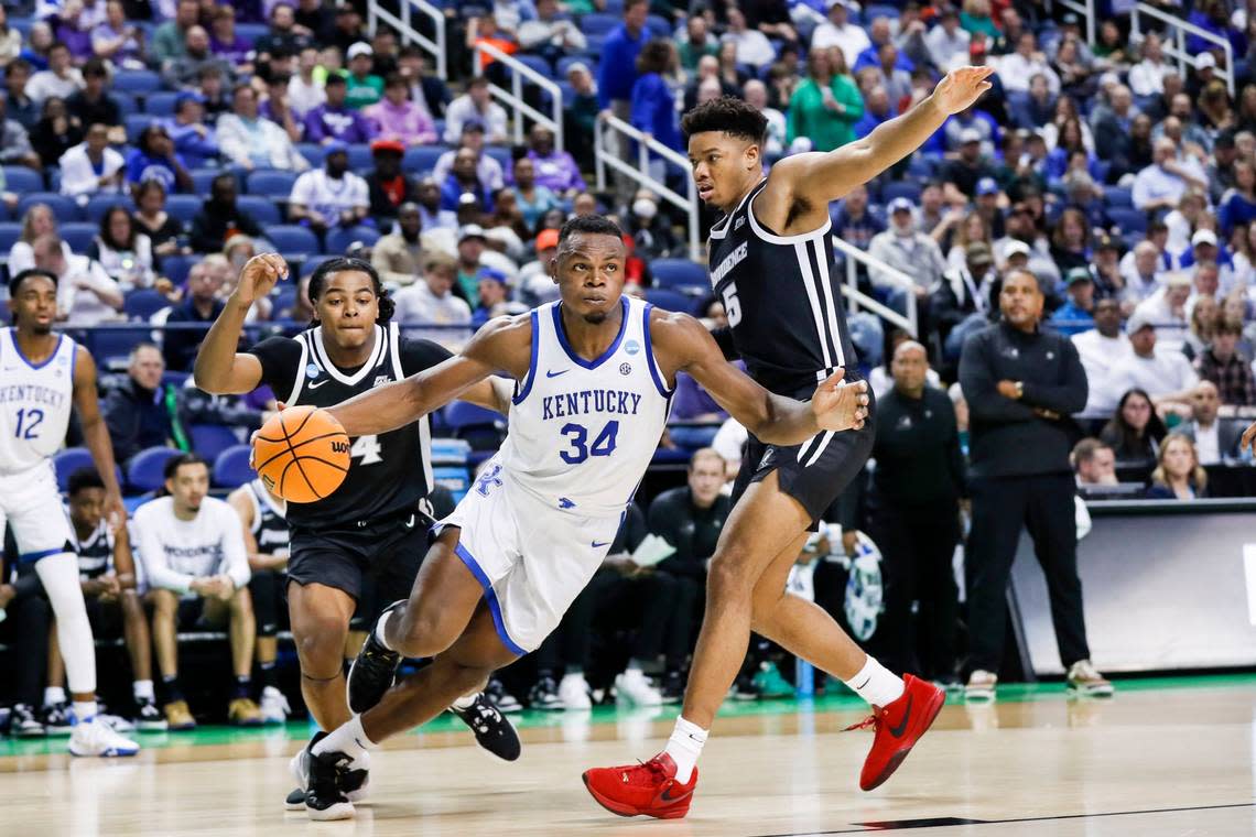 Kentucky star Oscar Tshiebwe (34) had eight points, 25 rebounds, two assists, three steals and two blocked shots in UK’s 61-53 victory over Providence on Friday.