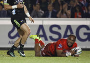 Sunwolves' Semisi Masirewa, right, scores a try against the Hurricanes defense during the Super Rugby game between the Hurricanes and Sunwolves in Tokyo, Friday, April 19, 2019. (AP Photo/Shuji Kajiyama)