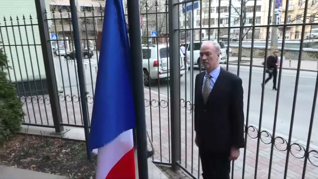 L'ambassadeur de France en Ukraine, Étienne de Poncins, à Kiev le 15 avril 2022 - BFMTV