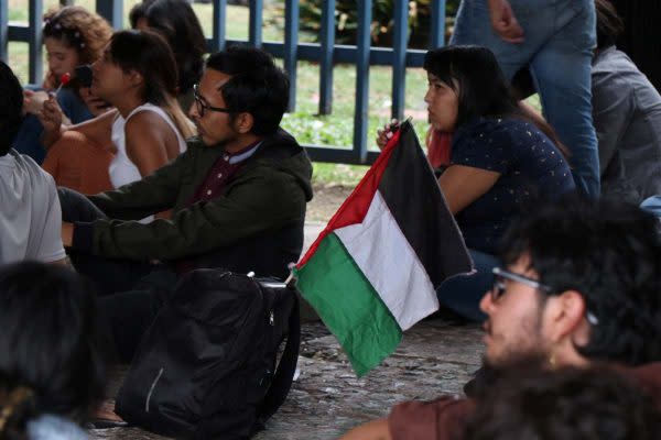 Estudiantes de la UNAM acuerdan montar campamento en solidaridad con Palestina frente a Rectoría