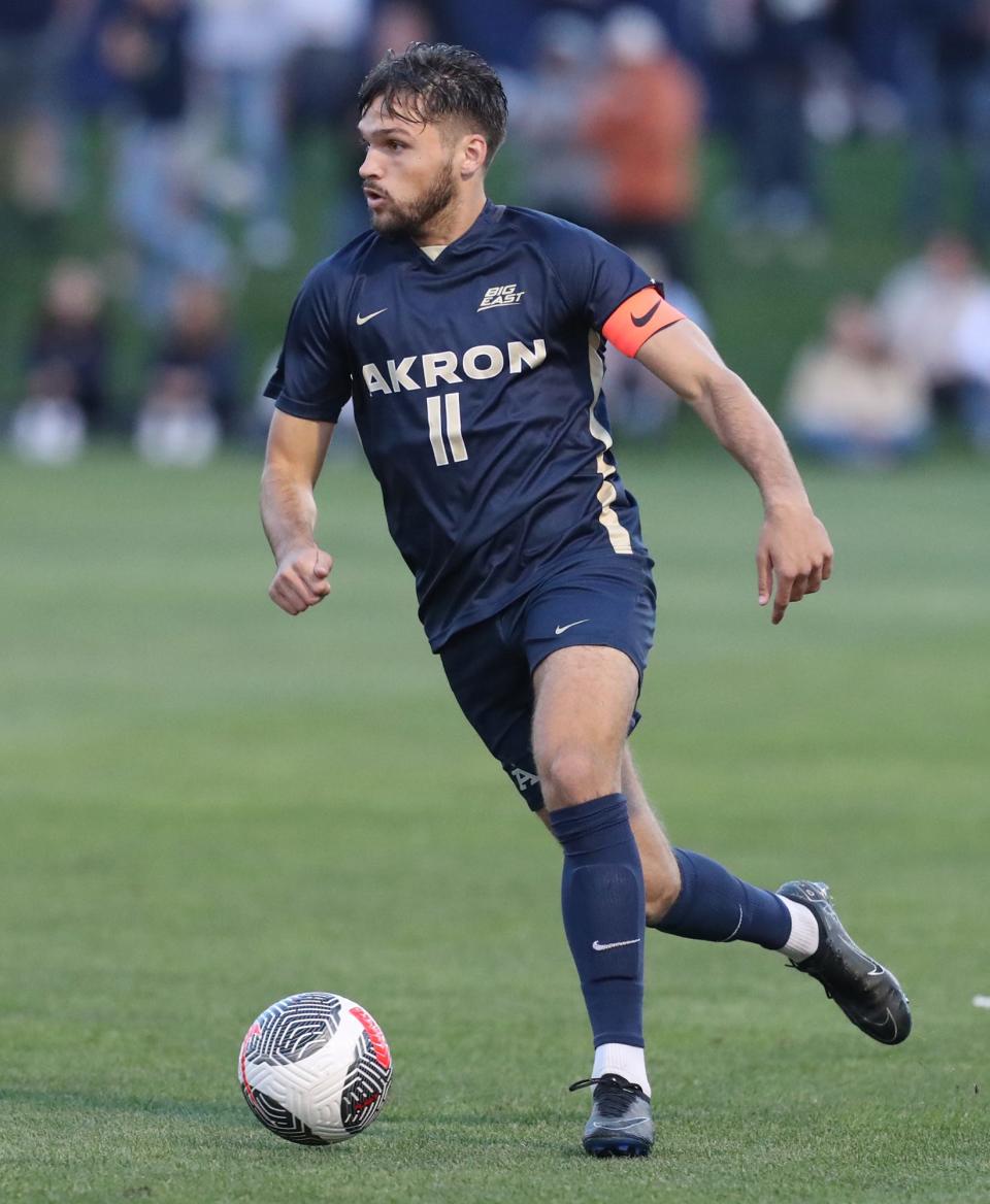 2019 Hudson graduate Will Jackson moves the ball upfield against Notre Dame.