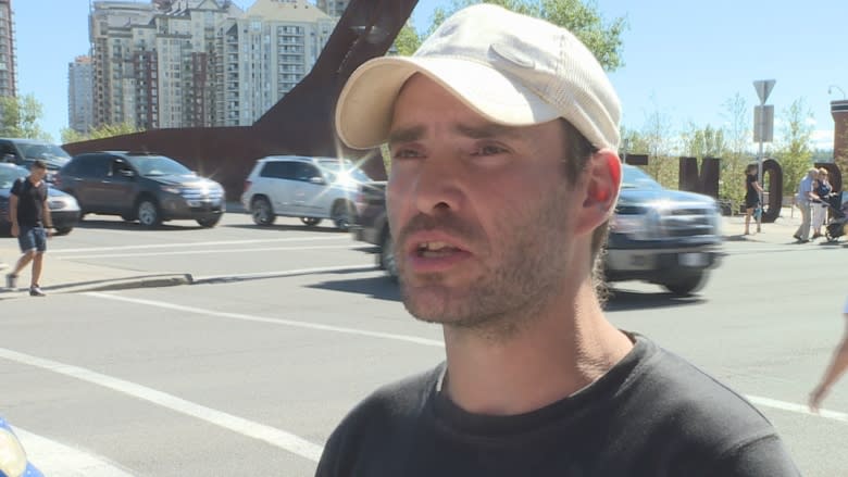 Panhandler says Calgarians generous as cops say keep the change