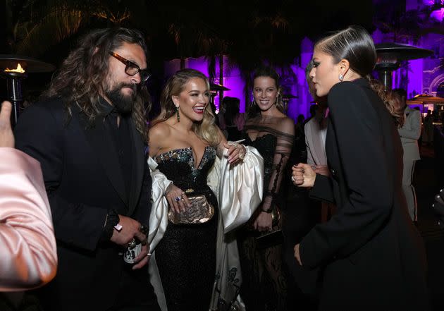 Jason Momoa and Kate Beckinsale (center background) are pictured in the vicinity of each other at the Vanity Fair Oscars afterparty. (Photo: Kevin Mazur/VF22 via Getty Images)