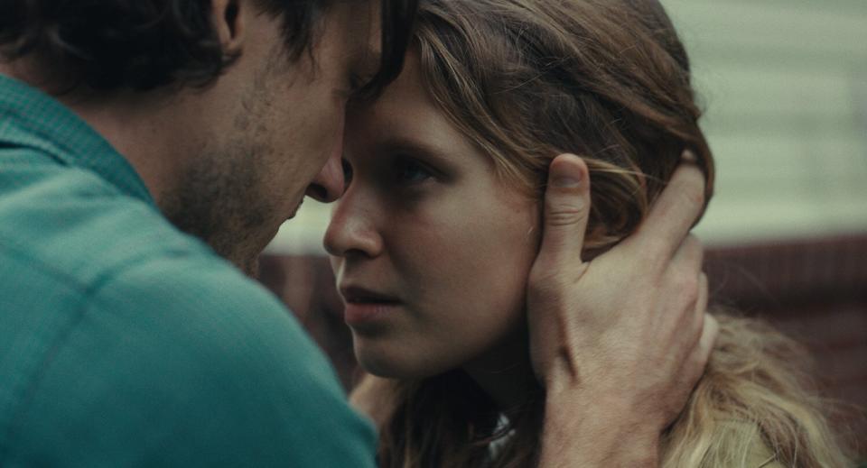 Eliza Scanlen and Lewis Pullman in Bleecker Street's THE STARLING GIRL