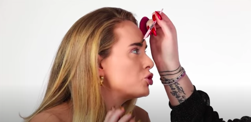 Nikkie doing Adele's eyebrow