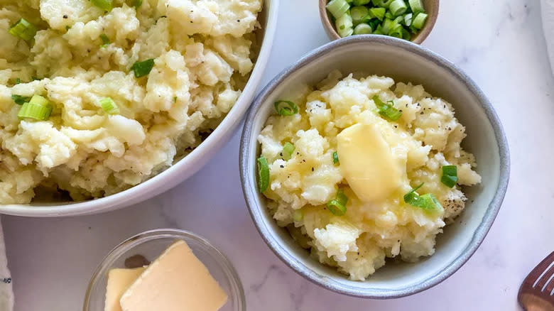 bowl of mashed potato