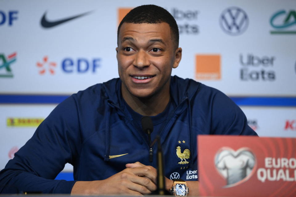 En conférence de presse avant France-Pays-Bas, Kylian Mbapppé a fait part de sa surprise de devenir le nouveau patron des Bleus sur le terrain et dans le vestiaire.