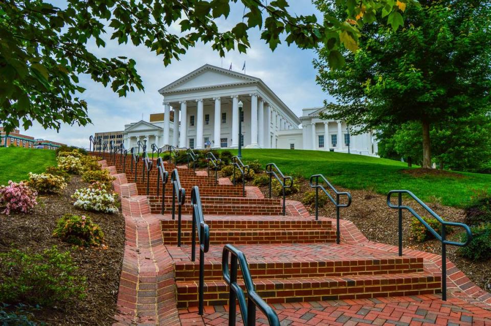 The Virginia State Capitol building was partially designed by Thomas Jefferson.