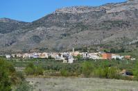 En la Comunidad Valenciana son en total 139 los pueblos a los que no ha llegado el virus. Otro es Gayanes, al norte de la provincia de Alicante, que cuenta con unos 500 habitantes. (Foto: <a href="http://commons.wikimedia.org/wiki/File:Gaianes_vist_des_de_l%27albufera.JPG" rel="nofollow noopener" target="_blank" data-ylk="slk:Wikimedia Commons;elm:context_link;itc:0;sec:content-canvas" class="link ">Wikimedia Commons</a> / Joanbanjo / <a href="http://creativecommons.org/licenses/by-sa/3.0/deed.en" rel="nofollow noopener" target="_blank" data-ylk="slk:CC BY-SA 3.0;elm:context_link;itc:0;sec:content-canvas" class="link ">CC BY-SA 3.0</a>).