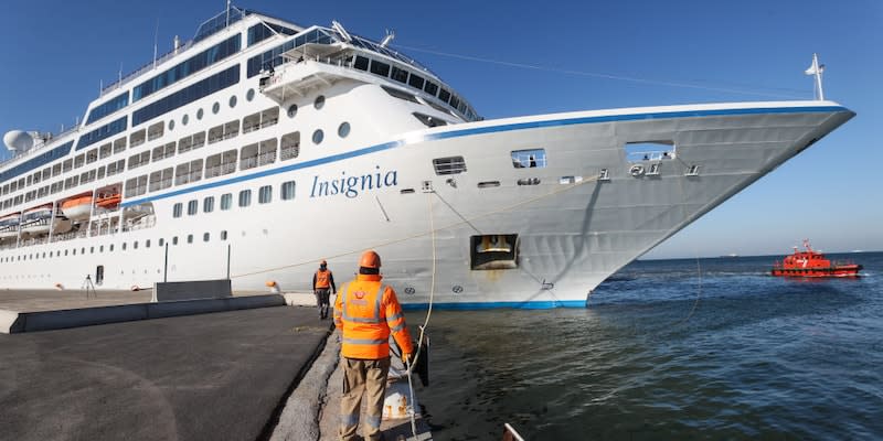 Kreuzfahrtschiff "Insignia" läuft am 22. April 2022 in Izmir, Türkei, ein.<span class="copyright">Getty Images/Anadolu Agency</span>