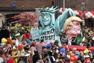 <p>A carnival float depicting the severed head of U.S. president Donald Trump and the statue of liberty is surrounded by carnevalists during the traditional street carnival parade in Duesseldorf, Germany, on Feb. 27, 2017. (Photo: Martin Meissner/AP) </p>