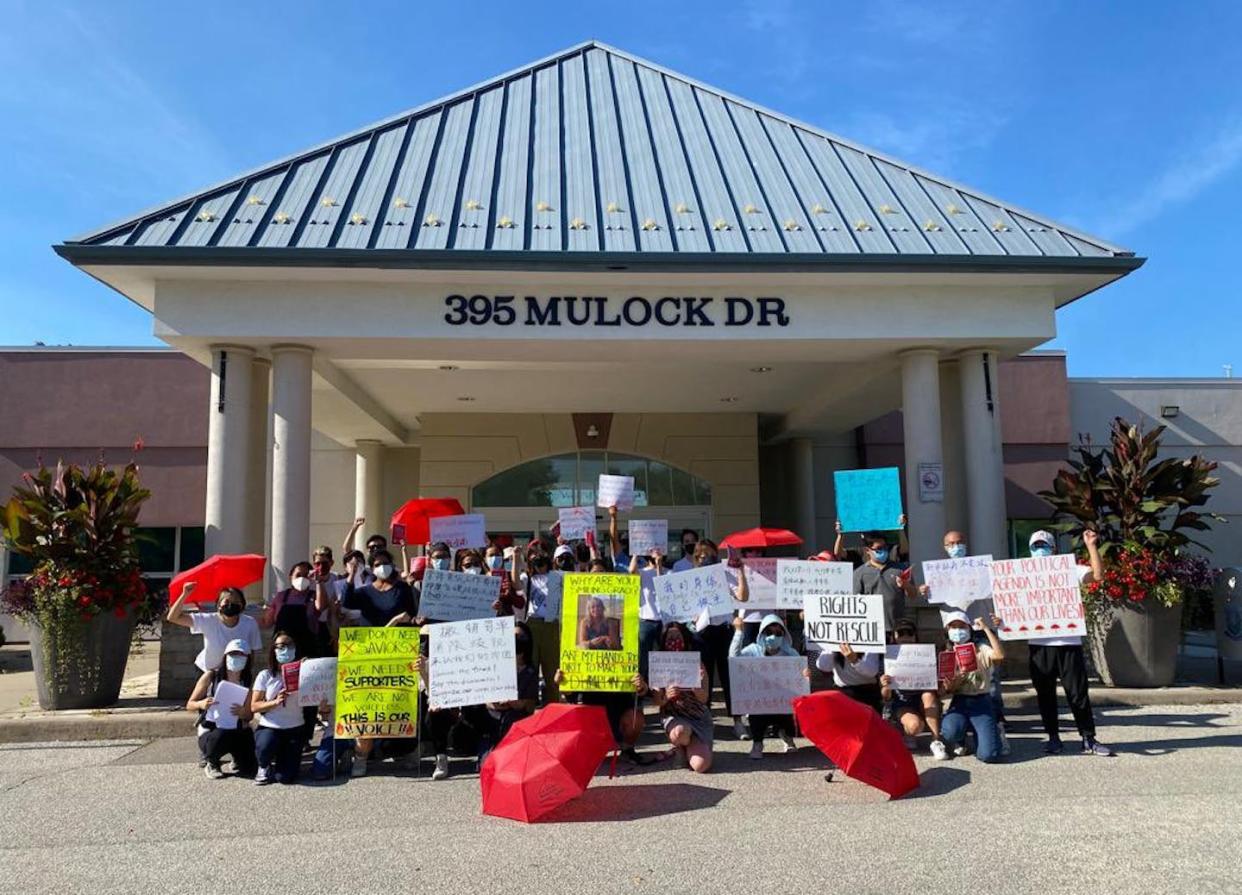 Asian migrant massage workers and allies rally against Newmarket's discriminatory licensing crackdown on their workplaces in front of Newmarket Municipal Offices. <a href="https://twitter.com/chinatownFOCT/status/1564111055781068800?s=20&t=tzwVpNyuq3s4bDZQ53LMZA" rel="nofollow noopener" target="_blank" data-ylk="slk:(Friends of Chinatown Toronto);elm:context_link;itc:0;sec:content-canvas" class="link ">(Friends of Chinatown Toronto)</a>