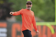 Cleveland Browns head coach Kevin Stefanski gestures during NFL football practice in Berea, Ohio, Tuesday, Aug. 16, 2022. (AP Photo/David Dermer)