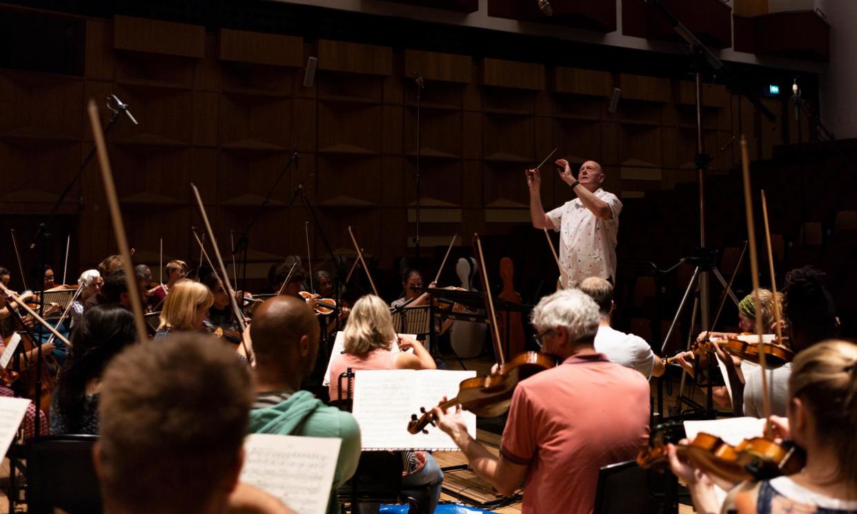 <span>Paul McCreesh, pictured conducting during a recording session for Elgar: Dream of Gerontius.</span><span>Photograph: Frances Marshall</span>