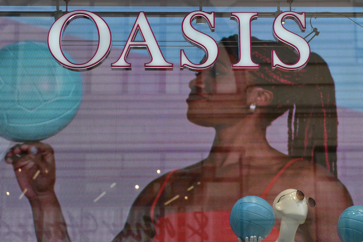 LONDON, ENGLAND- MAY 13: A general view of the Oasis fashion retail outlet window in Argyll Street on May 13, 2019 in London, England. (Photo by John Keeble/Getty Images)