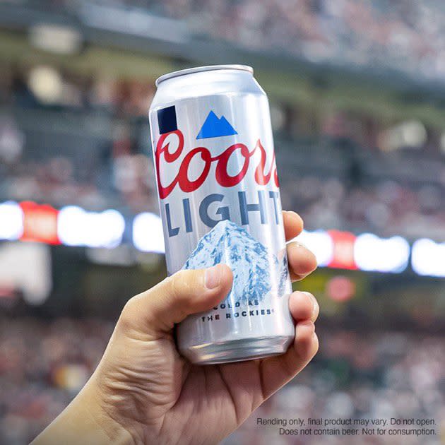 <strong>Coors Light推出LED受損限量版啤酒熱賣。（圖／翻攝自社群平台X）</strong>