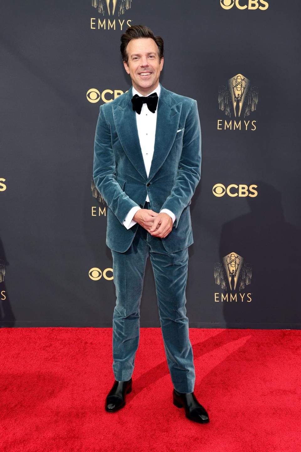 Jason Sudeikis wears a blue tuxedo at the 2021 Emmys.