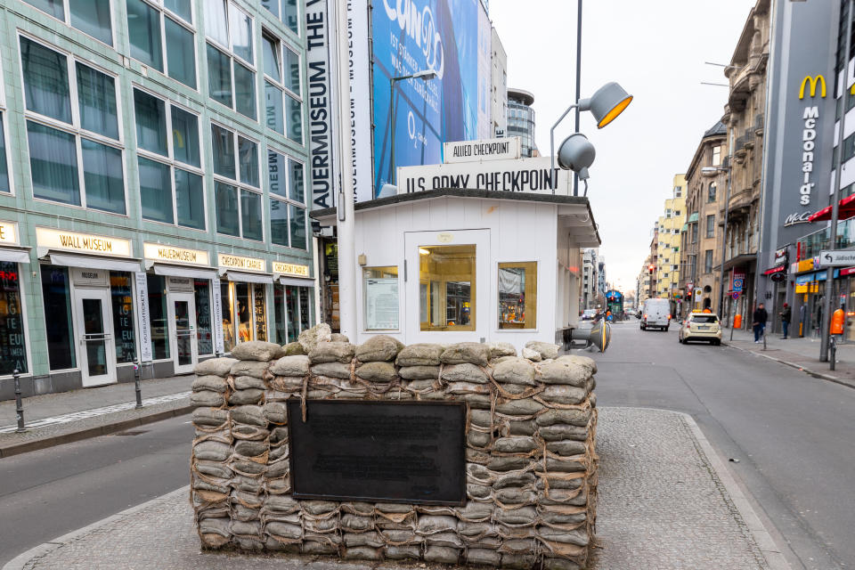 Checkpoint Charlie (Crédit : Getty Images)