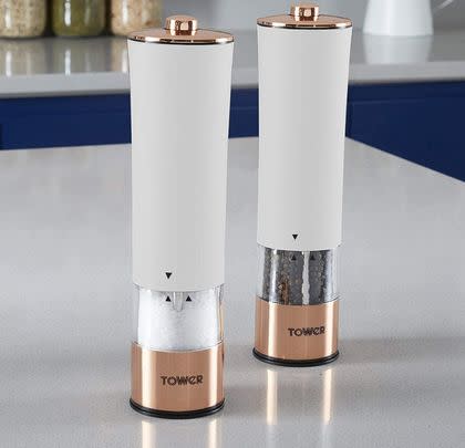 Make a 34% saving on this pair of salt and pepper mills