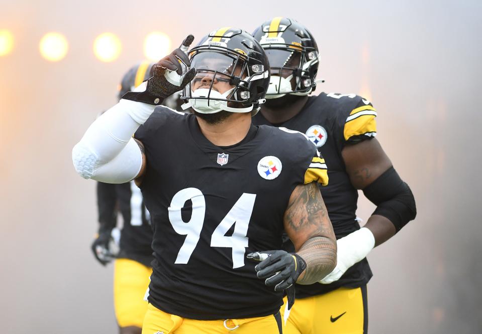 Pittsburgh Steelers defensive end Tyson Alualu takes the field before playing the New York Jets at Acrisure Stadium in Pittsburgh, Oct. 2, 2022.