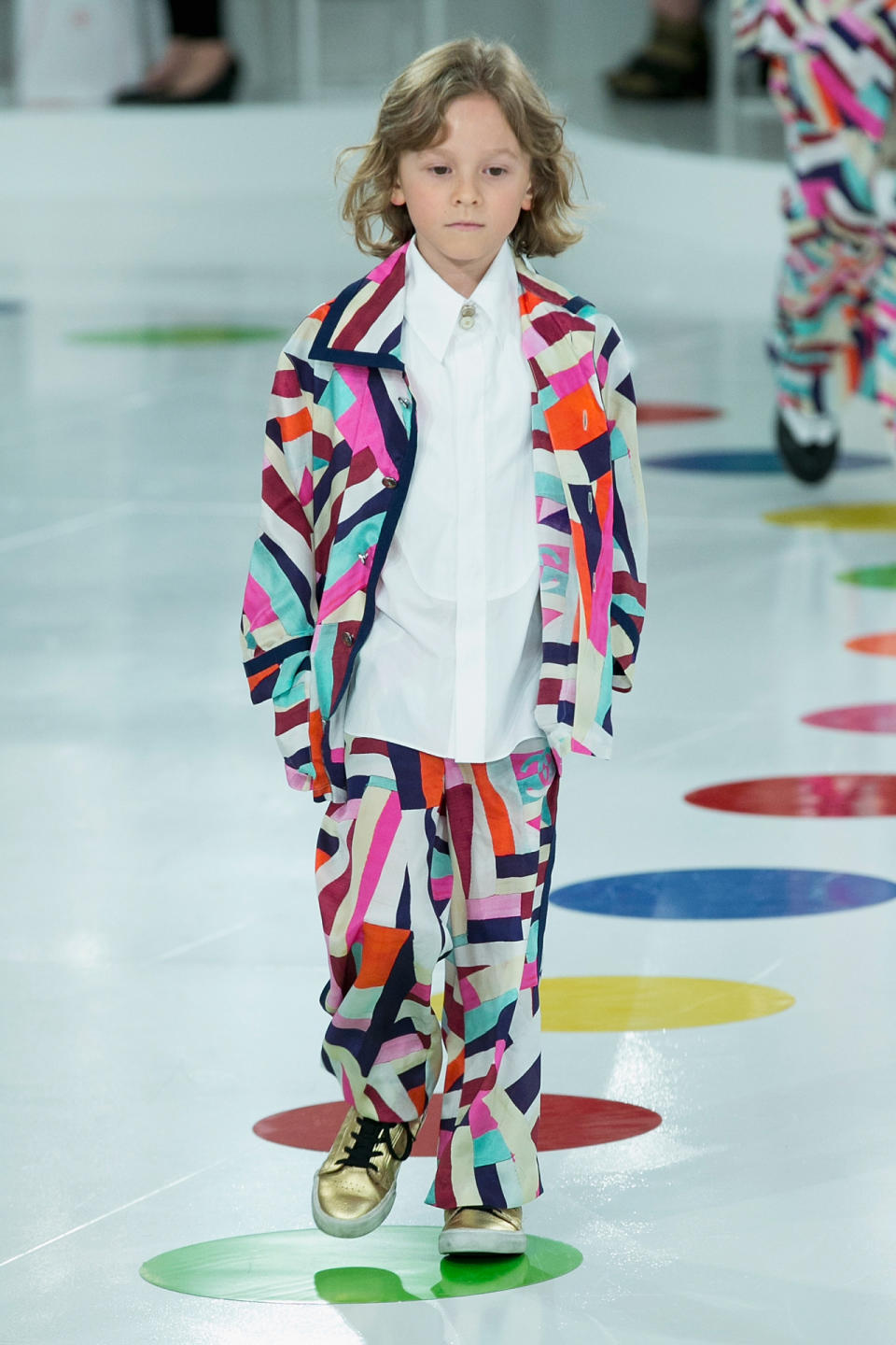 Karl Lagerfeld’s godson dutifully walked along the dotted path in a striped pajama-like suit paired with gold sneakers. 