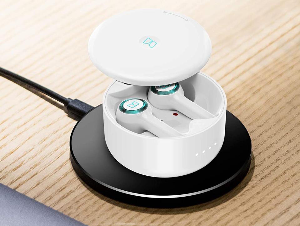 Wireless charging is ideal for busy lifestyles on the go. Image via Amazon.