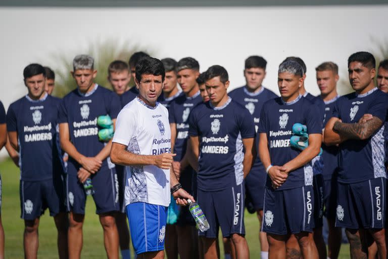 Nuevo DT de Gimnasia y Esgrima La Plata Sebastián Chirola Romero. primer entrenamiento 2023