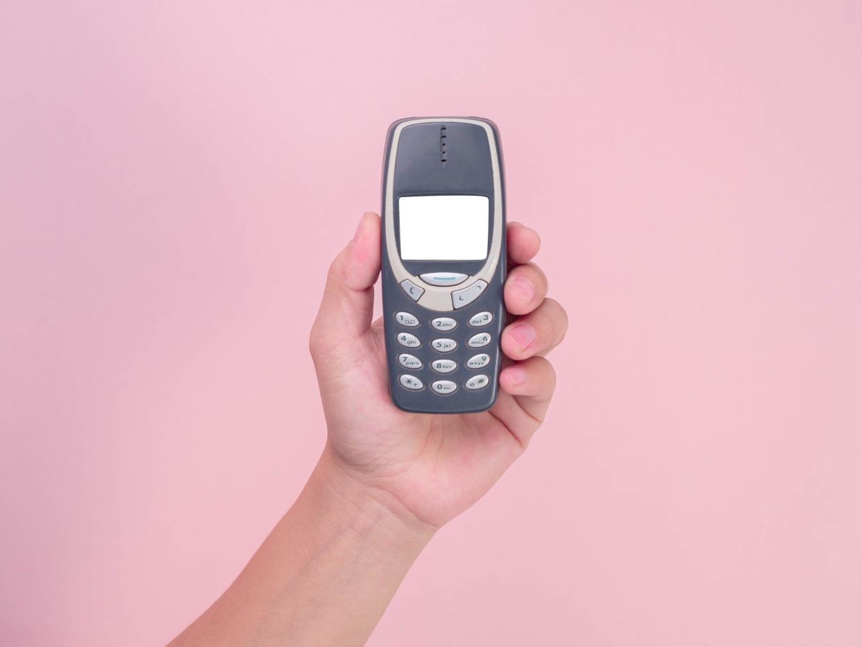 Das legendäre "Dumb Phone" Nokia 3310. - Copyright: pornpimon Ainkaew/Getty Images