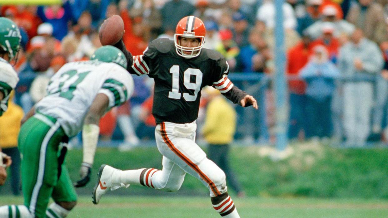 Mandatory Credit: Photo by Uncredited/AP/Shutterstock (6540637a)Bernie Kosar Cleveland Brown's quarterback Bernie Kosar (19) in action against the New York Jets, .