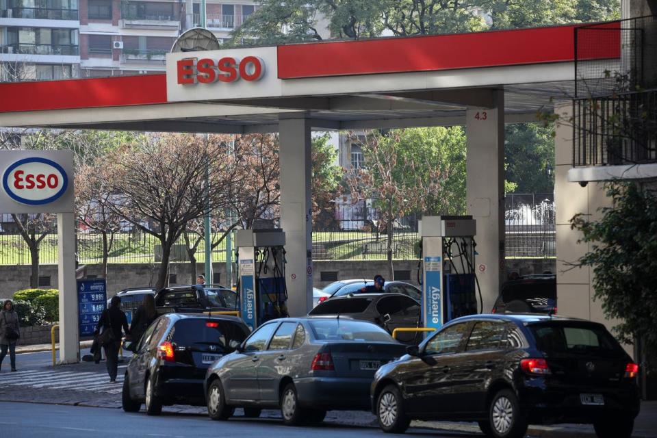 Por mucho tiempo, el principal negocio de Exxon en el país eran las estaciones de servicio Esso, hasta que en 2012 vendió las 450 bocas de expendio y su refinería a Pan American Energy Group (en ese entonces Bridas), compañía de la familia Bulgheroni y de la estatal china Cnooc; hoy están bajo la ma