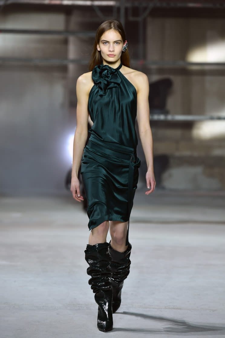 <p>La robe en satin drapée : un classique du dressing d’Anthony Vaccarello. Crédit : Pascal Le Segretain/Getty</p>